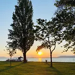 Sunshine At The Balaton - 100m From The Beach, Walking Distance From Centrum, Shops And Restaurants بالاتوليلّي