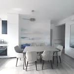 شقة Sunshine At The Balaton - 100m From The Beach, Walking Distance From Centrum, Shops And Restaurants بالاتوليلّي